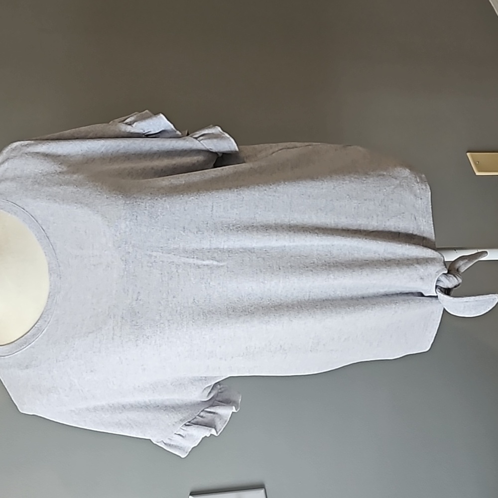 Euc ruffle sleeves tir front super soft top (D54)